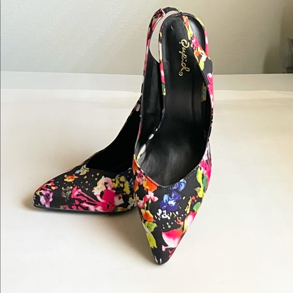 QUPID Floral Print Heels - Picture 3 of 8